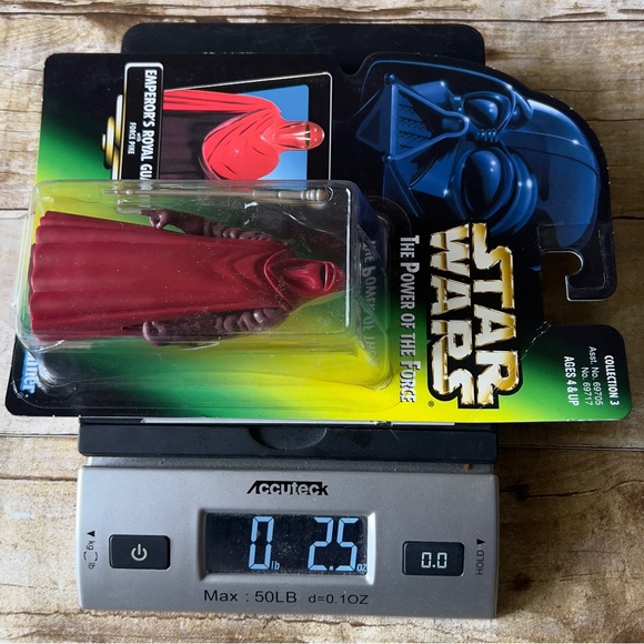 Star Wars The Power of the Force Emperor's Royal Guard - Picture 4 of 4